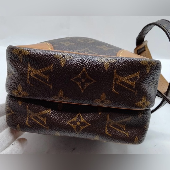 Louis Vuitton Amazon Monogram Crossbody Bag - Picture 5 of 9